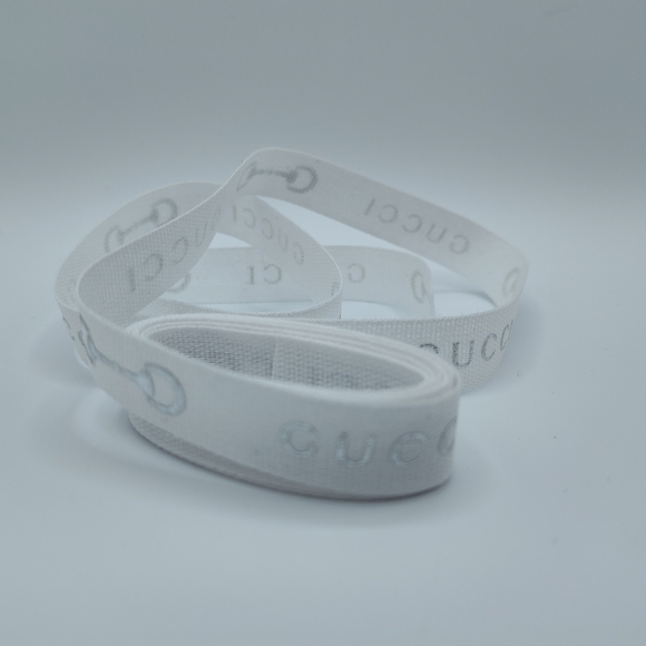 Gucci White Silver Horsebit Cross-Grain Ribbon .63” Wide 2 Yards Lux Gift Wrap - Picture 2 of 3